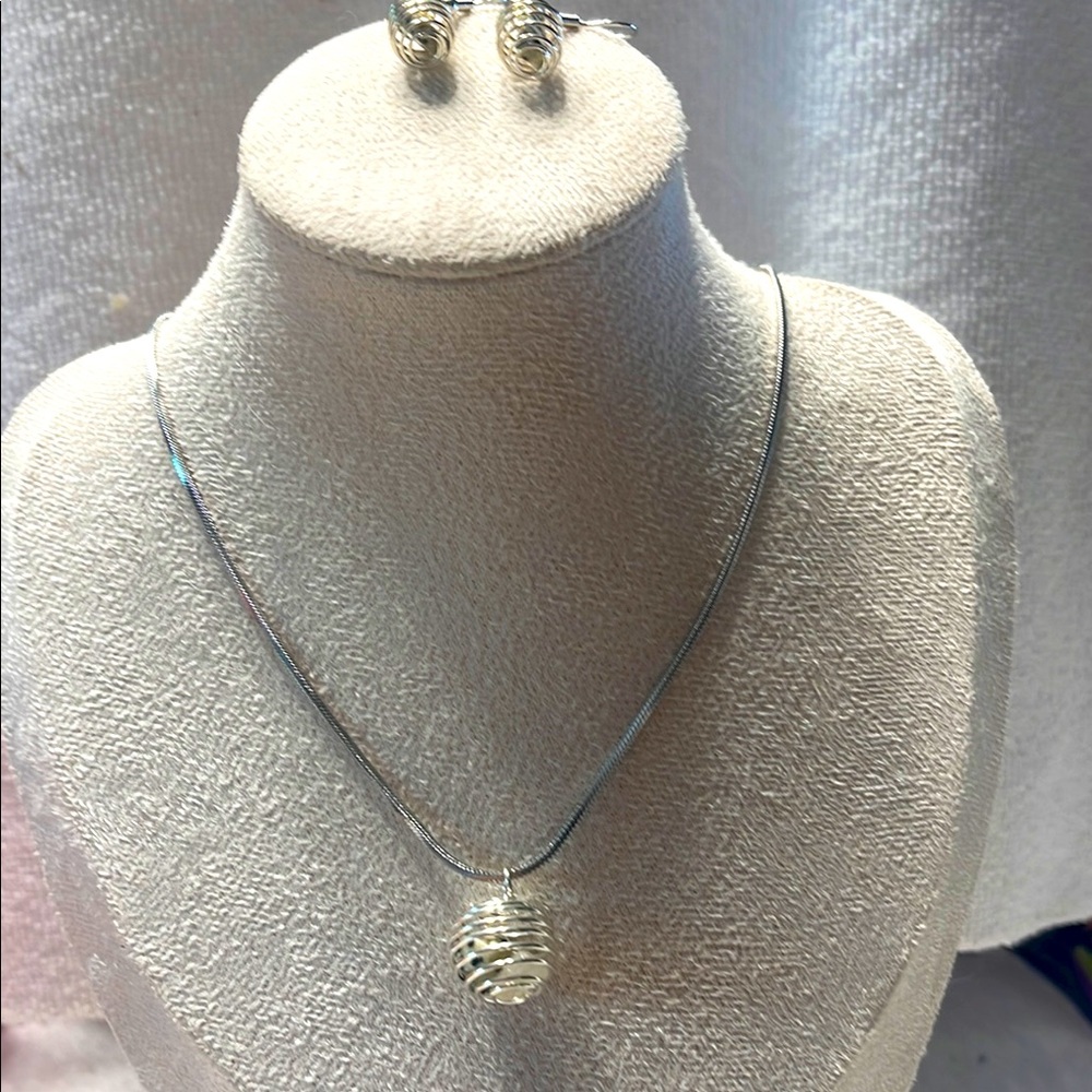 Elegant Silver Necklace and Earring Set